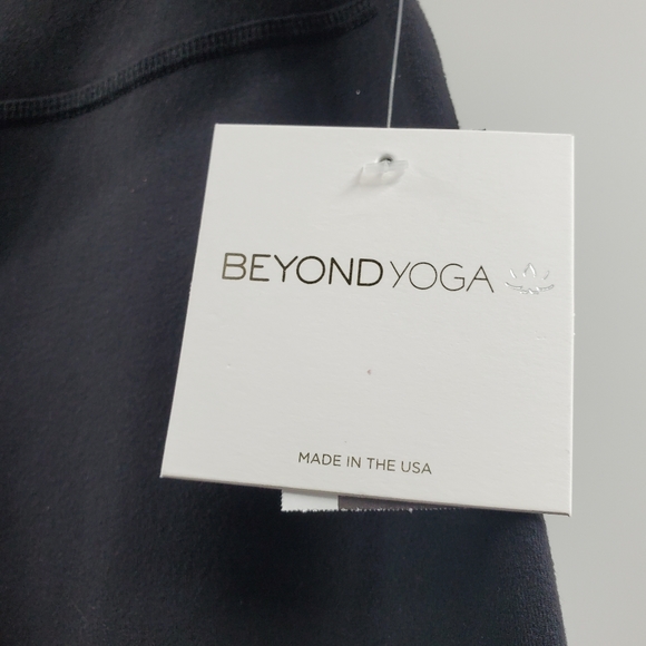 Beyond Yoga Original High Waisted Capri Legging Black NEW - Picture 9 of 9